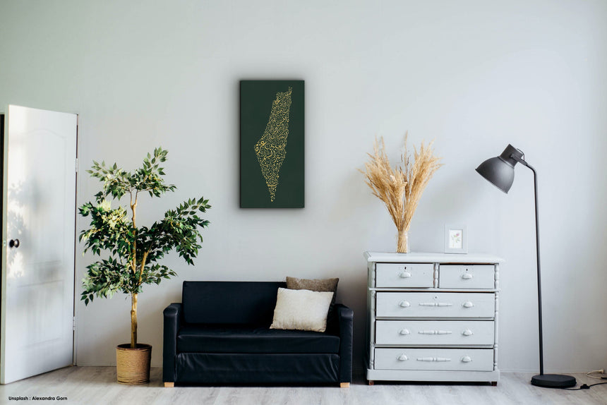 Living room with the Palestine map, featuring the names of its cities.